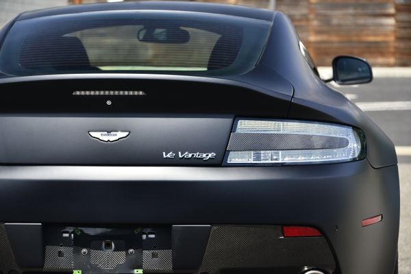 2012 Aston Martin V12 Vantage Carbon Black