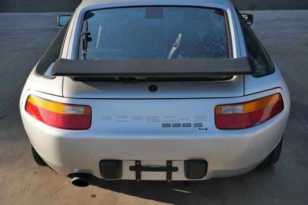 1987 Porsche 928 S4