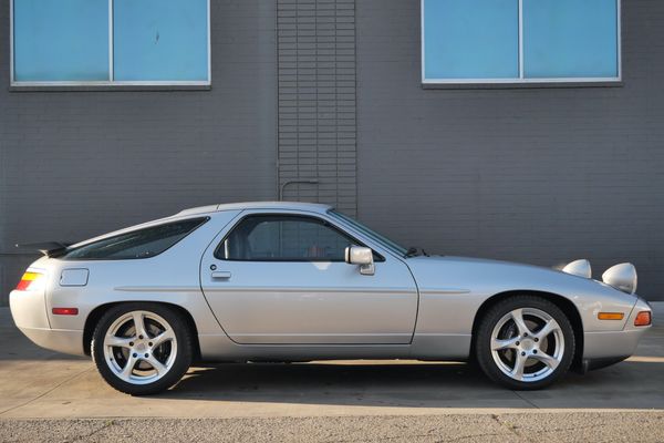 1987 Porsche 928 S4