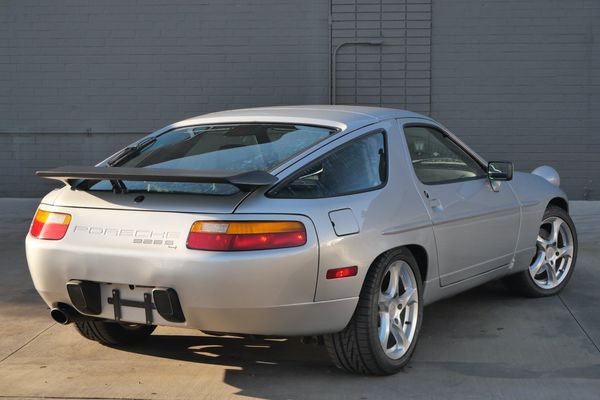 1987 Porsche 928 S4