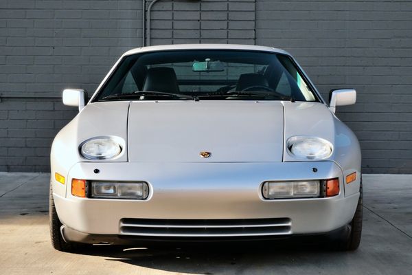 1987 Porsche 928 S4