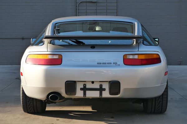 1987 Porsche 928 S4