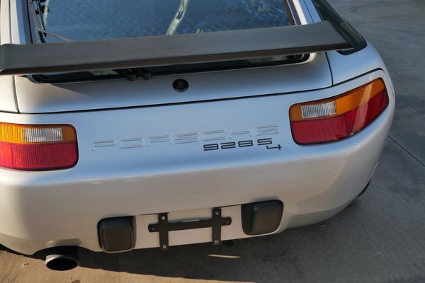 1987 Porsche 928 S4