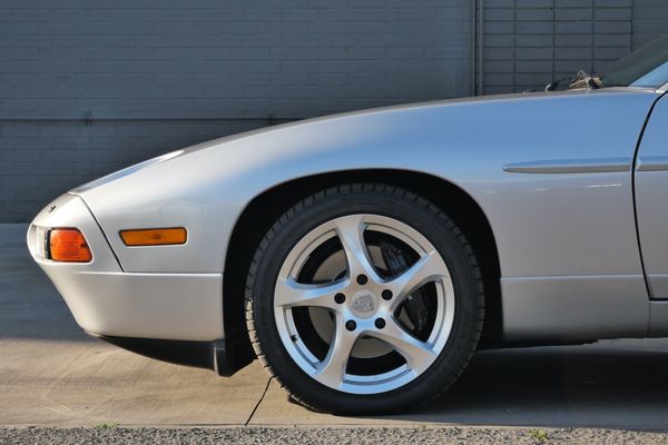 1987 Porsche 928 S4