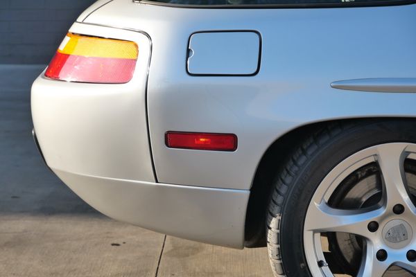 1987 Porsche 928 S4