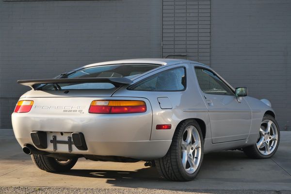 1987 Porsche 928 S4