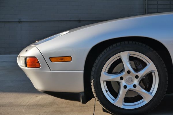 1987 Porsche 928 S4