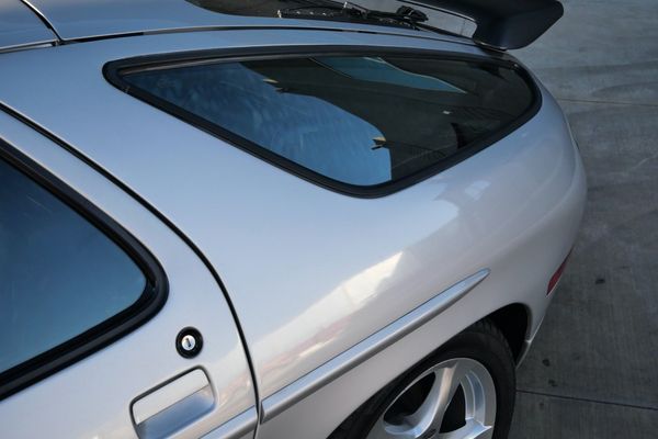 1987 Porsche 928 S4