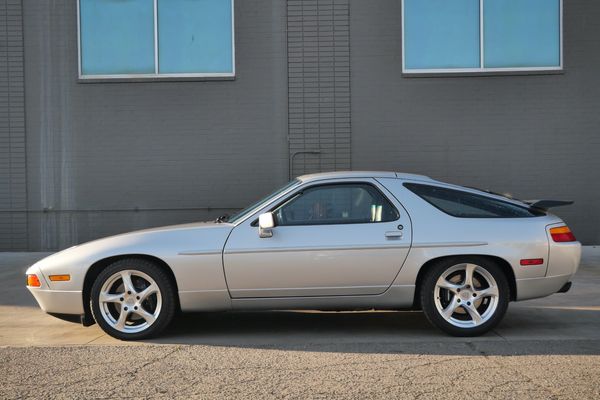 1987 Porsche 928 S4