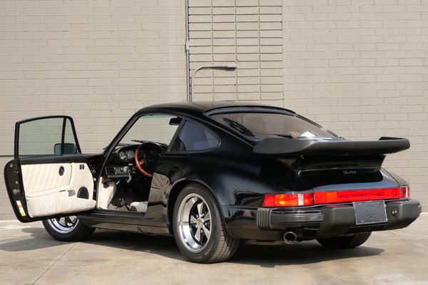 1987 Porsche 911 Carrera Coupe