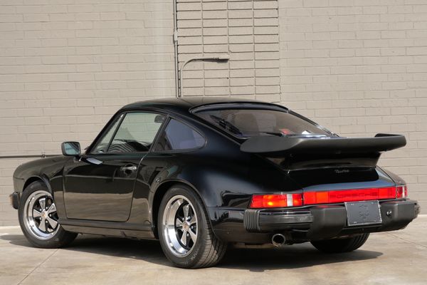 1987 Porsche 911 Carrera Coupe