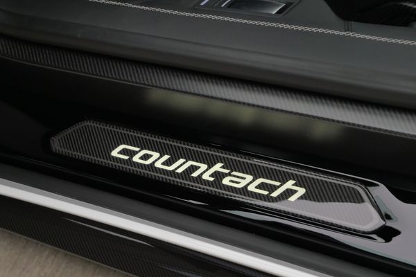 2022 Lamborghini Countach LPI800-4